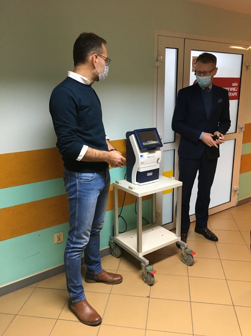 WSCHOWA. Trzy gminy i powiat złożyły się na zakup analizatora parametrów krytycznych dla Nowego Szpitala we Wschowie [ZDJĘCIA]