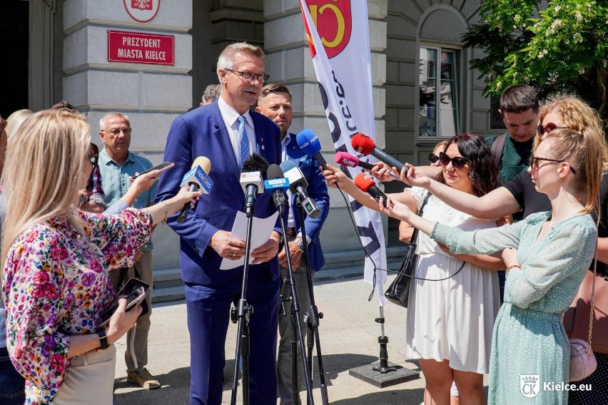 Prezydent Kielc, Bogdan Wenta na konferencji prasowej, 5...