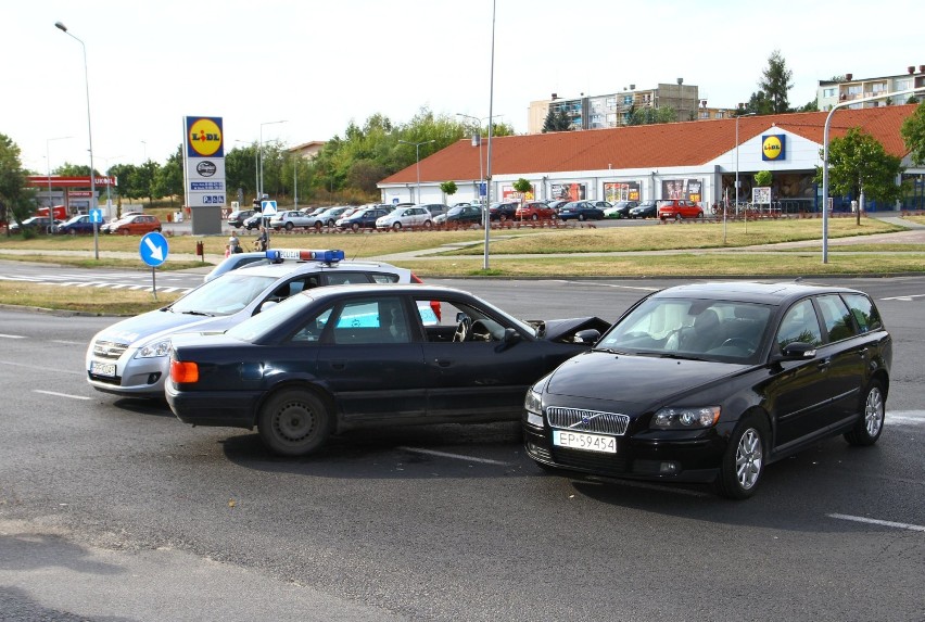 Zderzenie na skrzyżowaniu Sikorskiego i Kostromskiej