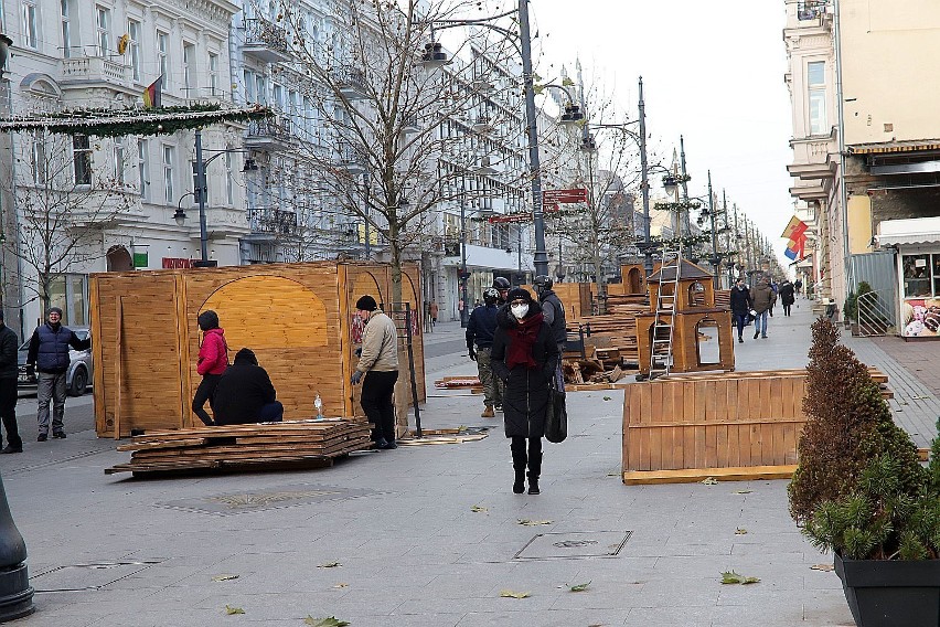 Jarmark bożonarodzeniowy na Piotrkowskiej w Łodzi. Stragany będą czynne od mikołajek 6.12.2020