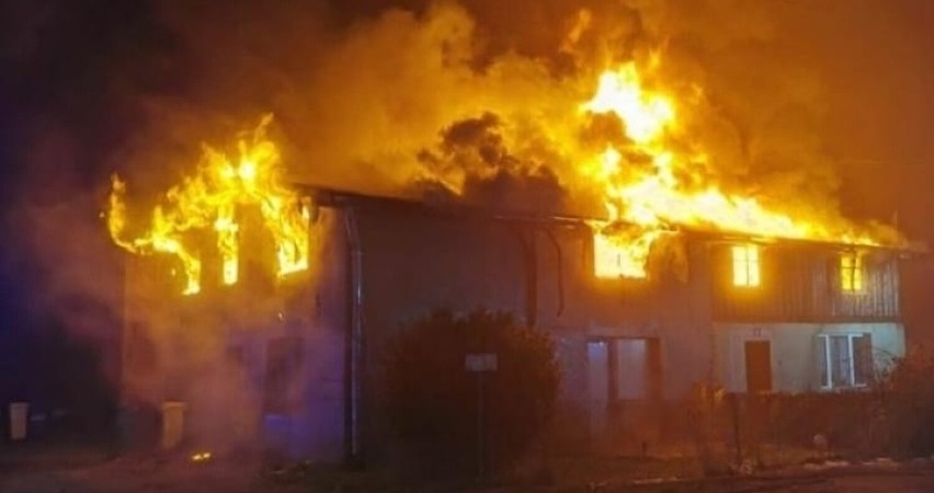 Pożar sprawił, że babcia, wnuczka i prawnuczka z Czernina straciły dom. Potrzebna pomoc