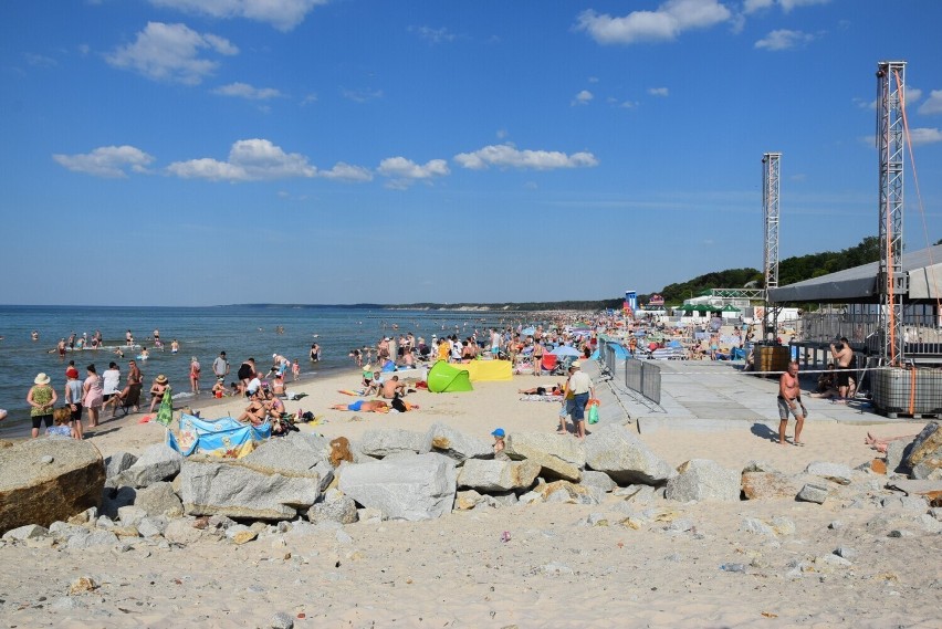 Upału nad morzem to idealna pogoda dla plażowiczów w Ustce.