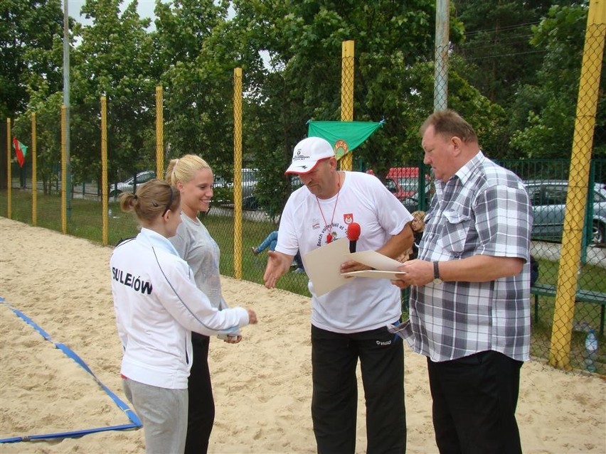 Zawody w siatkówkę plażową w Burzeninie