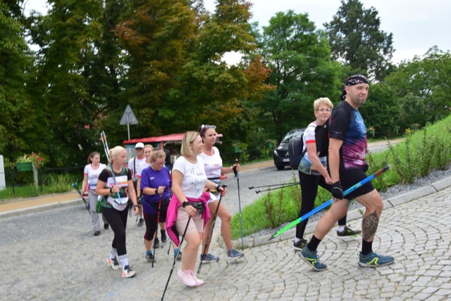 W ramach akcji „Dobre praktyki z Polskim Stowarzyszeniem Nordic Walking” do Sandomierza zjechali instruktorzy, którzy   prowadzili treningi z kijkami, w myśl zasady skorzystam z doświadczenia innych i podzielę się swoim.