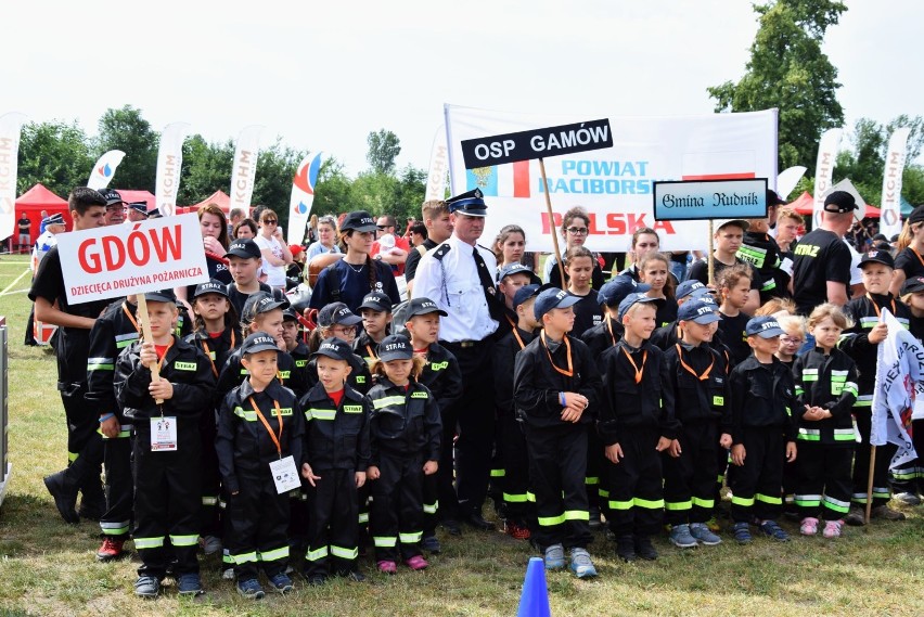 Olimpiada małych strażaków w Wieruszowie. Zmierzyło się 40 drużyn z Polski i Czech [ZDJĘCIA, WIDEO]