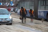 Atak zimy w Małopolsce. Kilkanaście kolizji, 100 osób bez prądu