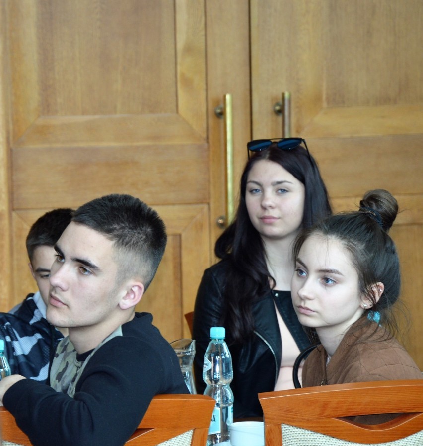 Młodzież z Litwy odwiedziła Malbork. Odwiedziny zainaugurowały współpracę pomiędzy placówkami [ZDJĘCIA]