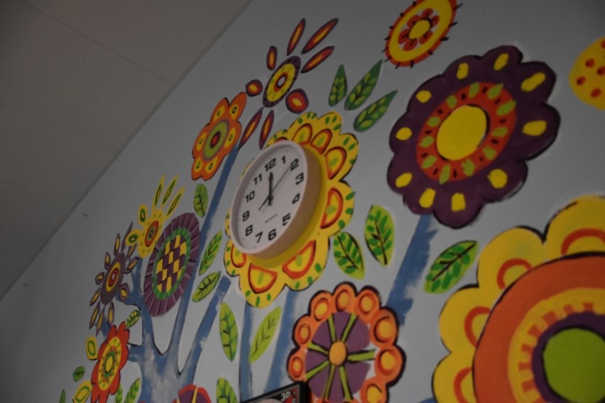 Bolszewo. Ściany Szkoły Podstawowej zdobią kolorowe rysunki| ZDJĘCIA