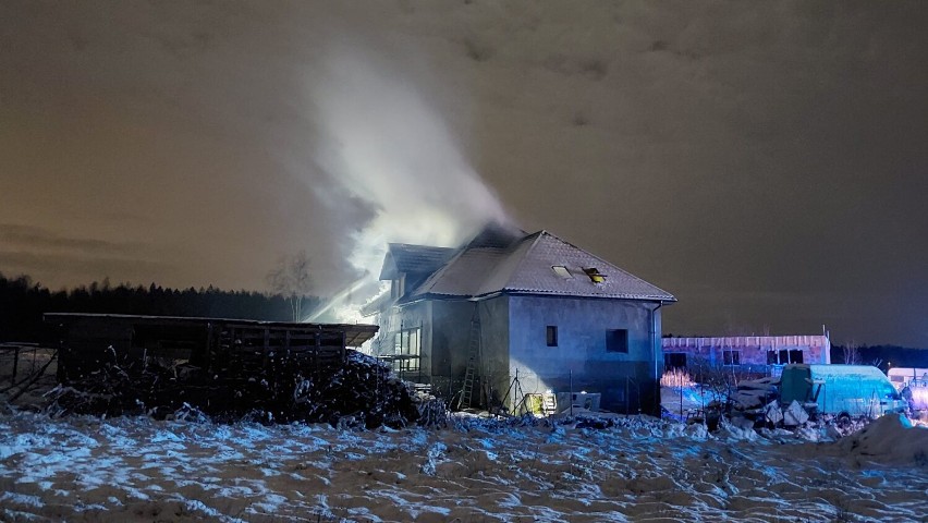 Pożar domu jednorodzinnego w Sopieszynie 05.02.2023 r.