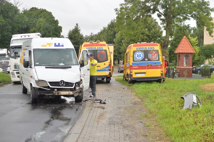 Wypadek karetki pogotowia jadącej na sygnale w gminie Choceń