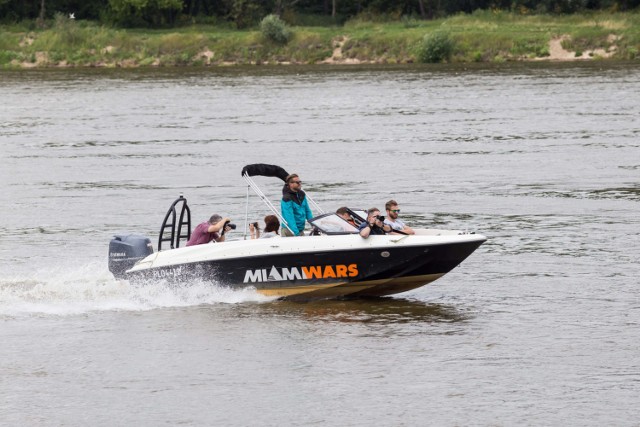 Rejs szybką motorówką po Wiśle, a może wyjście do centrum rekreacji? Przylądek Miami Wars zaprasza na cypel Czerniakowski. Tam można zamówić sobie karaibskiego drinka, spróbować owoców morza albo wypożyczyć łódkę.