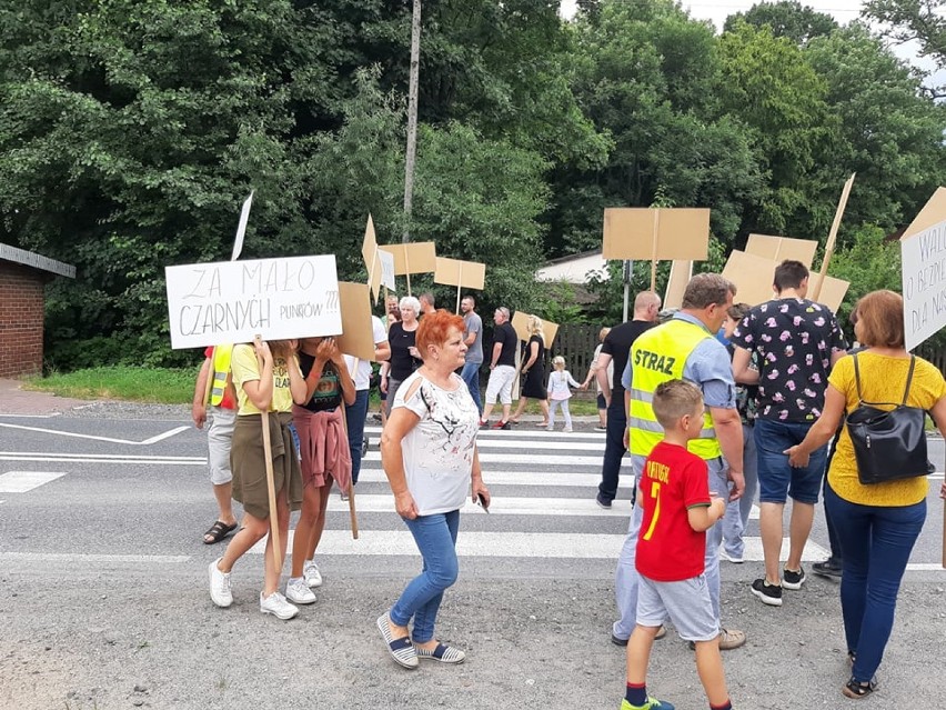 Mieszkańcy wsi Ose protestują (ZDJĘCIA)                            