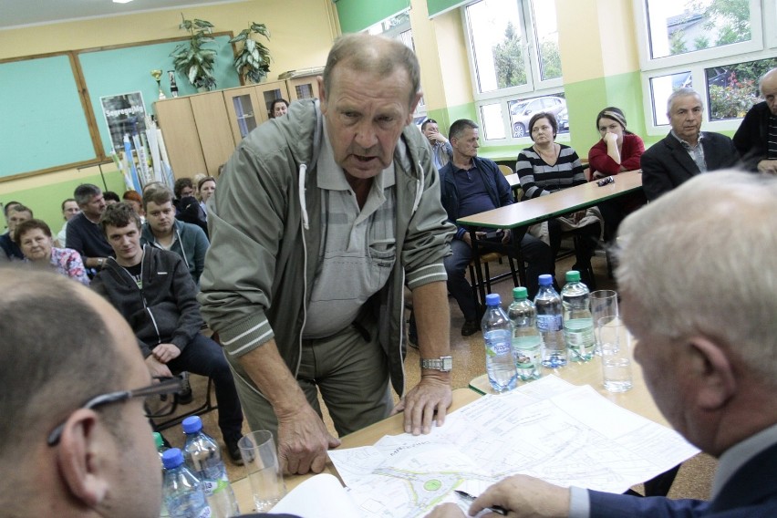 Remonty dróg w Mrzezinie, Żelistrzewie, Smolnie i przez...