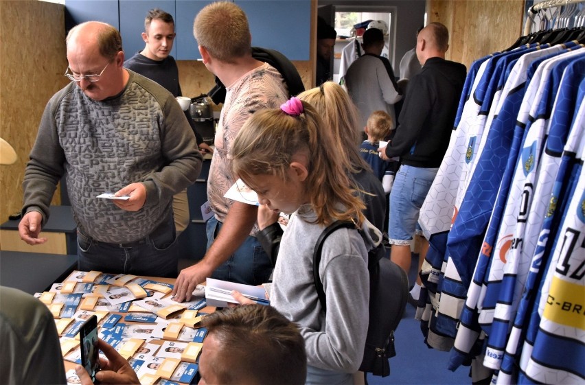 Oświęcim. Hokejowy piknik, czyli pokaz całej sportowej rodziny. A teraz czas na ligę...