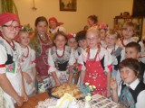 KRÓTKO: Dzieci z SP 11 na spotkaniu z Markiem Szkołtyskiem piekły ciasteczka w &quot;Rybce&quot; na Giszowcu
