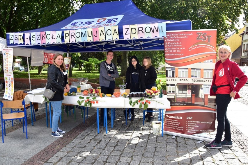 Człuchów. 100 litów krwi na 100-lecie policji - do godz. 14.00 trwa akcja krwiodawców na człuchowskim rynku