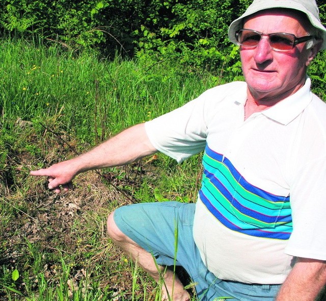 Leonard Grzyb ze Zbywaczówki czeka na odszkodowanie za zniszczoną łąkę