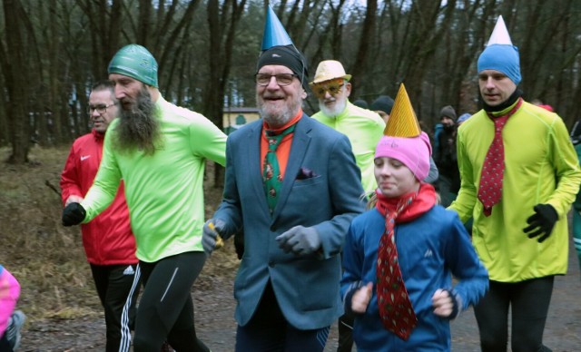 Na starcie sylwestrowo - noworocznego grudziądzkiego Parkrun Grudziądz stawiło się ponad stu miłośników sportów biegowych.