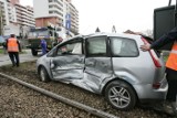 Groźny wypadek na skrzyżowaniu Korkowej i Kościuszki. Trzy osoby w szpitalu