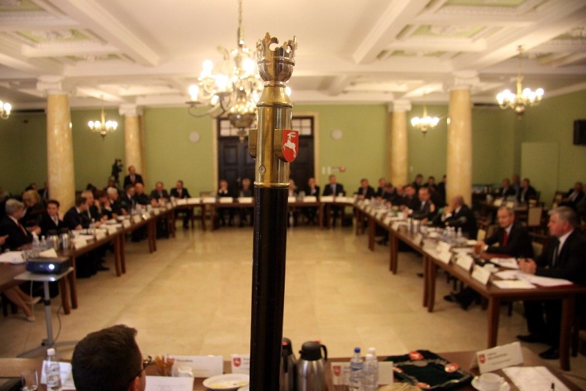 Radni przyjęli budżet na 2015 rok

1,5 mld zł będą wynosiły...
