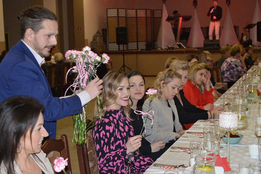 Dzień Kobiet w Wilkowie Polskim. Na scenie wystąpił Dario Isidoris