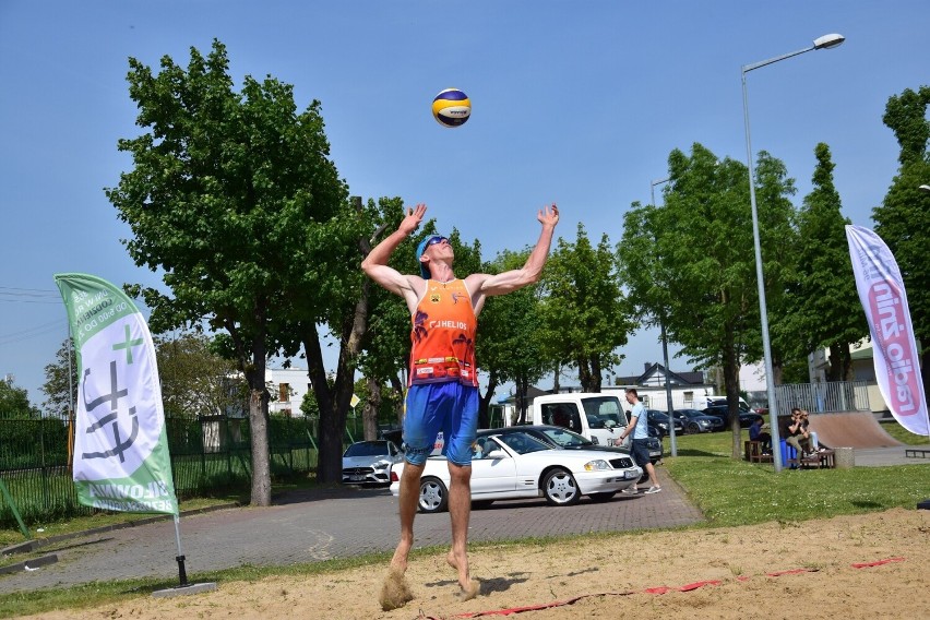 1. Mistrzostwa Żnina w siatkówce plażowej mikstów 4x4 w...