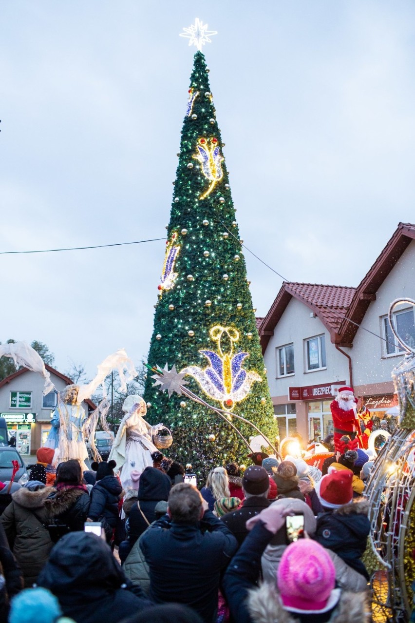 Mikołajki we Władysławowie (Boże Narodzenie 2019) i włączenie światełk na miejskiej choince na manhattanie we Władysławowie