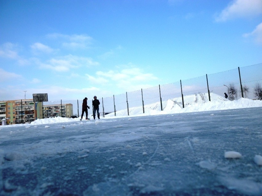 Sławno lodowisko. Na ulicy Witosa na łyżwy