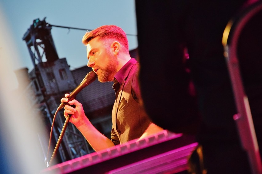 Open Hair 2018. Kuba Badach na koniec festiwalu dał koncert na Rynku „Tribute to Andrzej Zaucha” (zdjęcia)