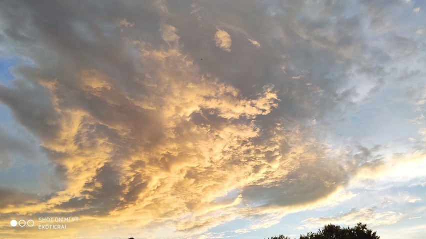 Najpiękniejsze zachody słońca, burzowe chmury, urokliwe pejzaże w Zduńskiej Woli i nie tylko. Zobaczcie zdjęcia internautów