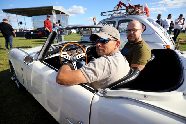 Moto Show 2021 w Piotrkowie. Wyścigi na 1/4 mili i wielki piknik motoryzacyjny na lotnisku AZP, 5.09.2021