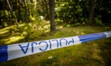 Zwłoki 36-latka znalezione na podwórku we wsi Liszno. Policja zatrzymała trzy osoby 