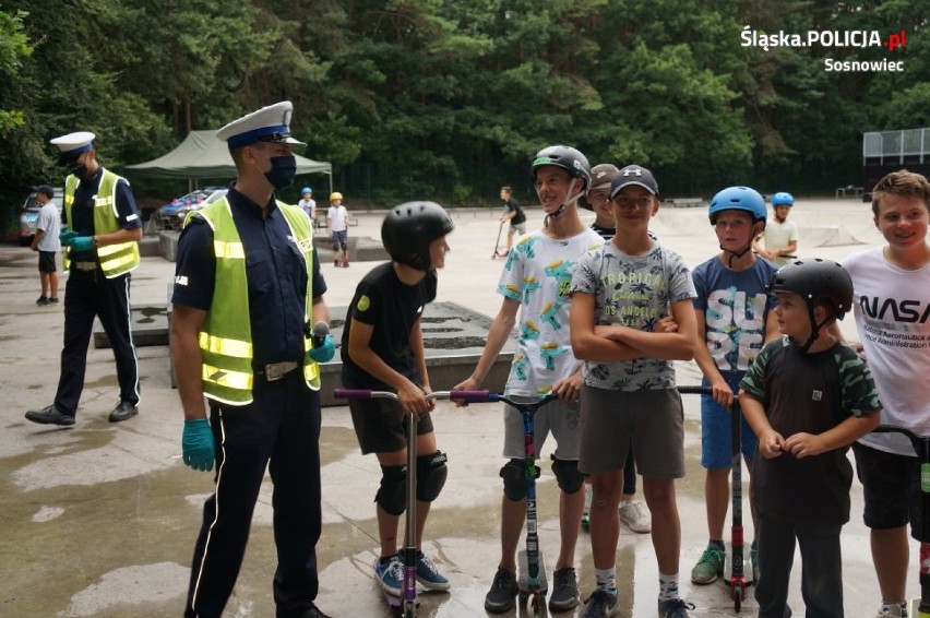 Na skateparku w Kazimierzu Górniczym młodzi mieszkańcy...