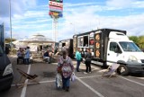 Zlot food trucków w Radomiu na parkingu centrum handlowego "Echo" przy ulicy Żółkiewskiego. Zobacz zdjęcia