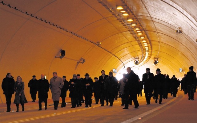Jednym z odcinków drogi ekspresowej S 69 z Bielska-Białej do Zwardonia jest otwarty niedawno tunel w Lalikach.