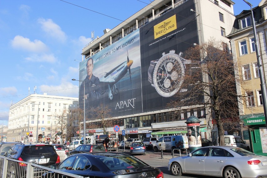 Reklamy w centrum Warszawy. Kiedy przestaną szpecić miasto?