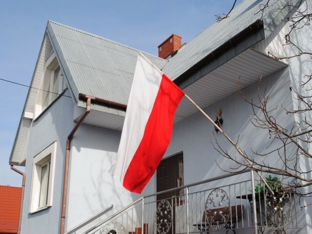Wesoło powiewa sztandar polskiego zwycięstwa
