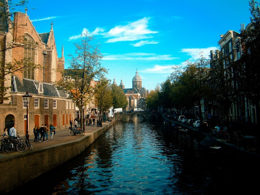 Liczący 800 tys. mieszkańców Amsterdam przyjmuje rocznie...