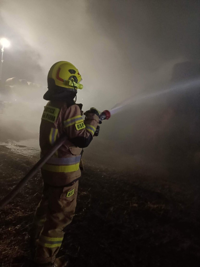 Pożar sterty słomy na terenie zakładu w Karszewie pod Łaskiem