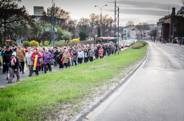 25 marca br. (Wielki Piątek) ulicami Gorzowa w godzinach od 2000 do 2145 przejdzie procesja Drogi Krzyżowej.