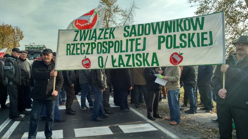 W Annopolu trwa protest sadowników