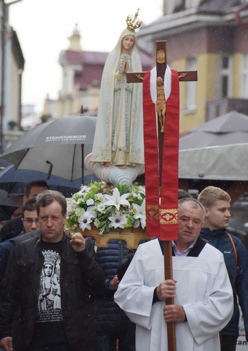 Męski Różaniec przeszedł ulicami Sanoka [ZDJĘCIA]