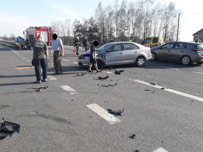 Na S1 w Wojkowicach Kościelnych osobówka zderzyła się z motocyklem