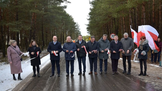 Nowo zmodernizowana część drogi powiatowej 1883B relacji Ksebki-Leman została oficjalnie otwarta