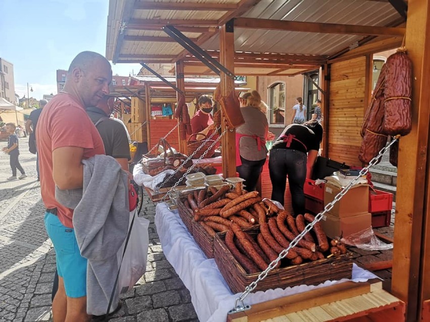 Rękodzieło i lokalne wyroby na oleśnickiej starówce. Zobacz zdjęcia z pierwszego dnia jarmarku!