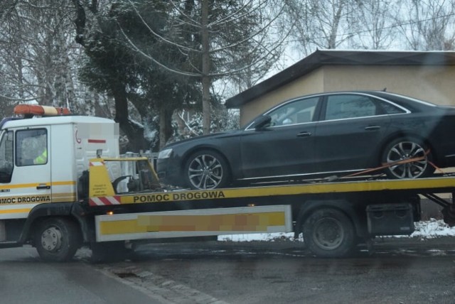 Dziupla samochodowa pod Oleśnicą, w Bystrem rozbita. Policja zatrzymała mieszkańców powiatu oleśnickiego