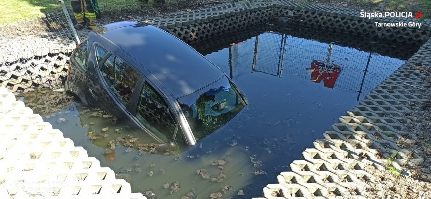 Pijany kierowca zaparkował w zbiorniku w Radzionkowie