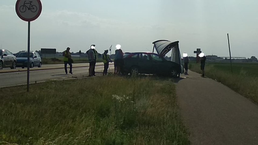 Ford zderzył się z Audi TT i wpadł w przystanek autobusowy!