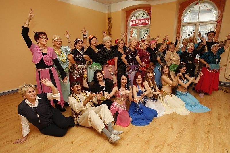 Wrocław: Seniorki trenują taniec brzucha (ZDJĘCIA)