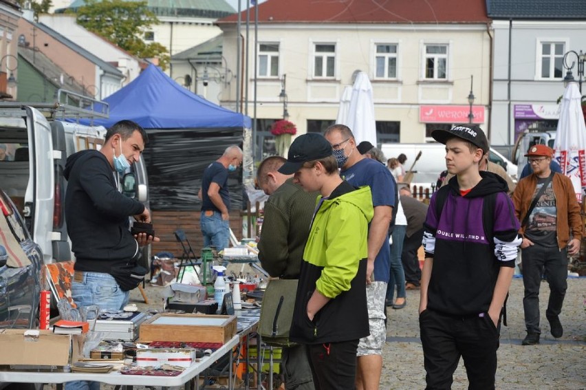 Tłumy na targach kolekcjonerów w Skierniewicach. Co można kupić? [ZDJĘCIA]